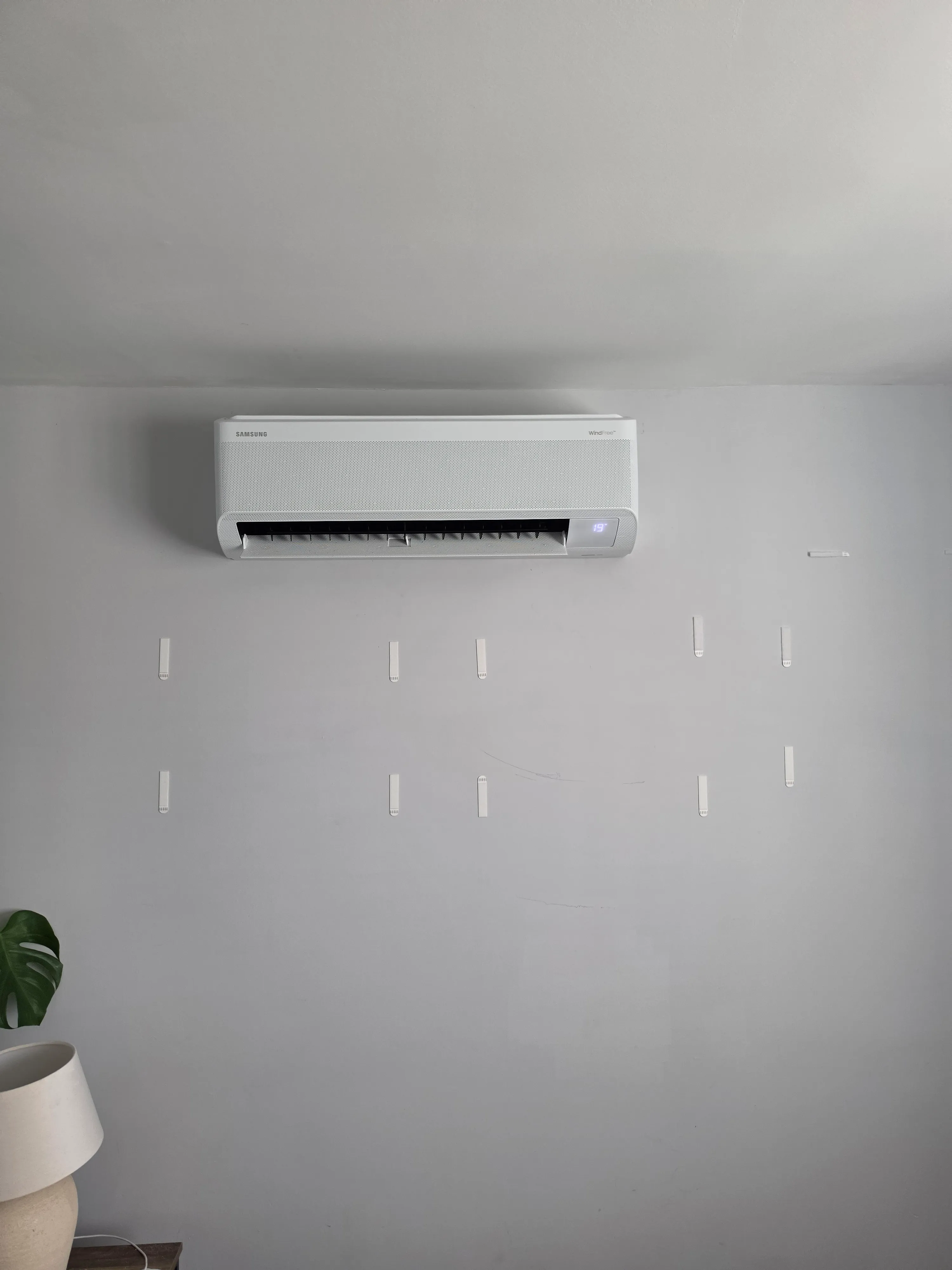 Indoor wall-mounted air handler fitted on a freshly skimmed wall